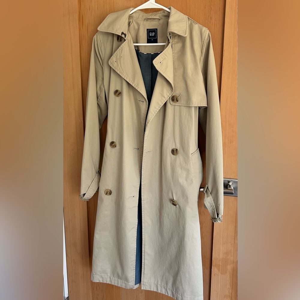 New without tags GAP trenchcoat
